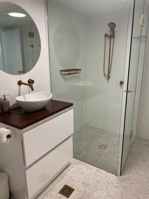 Fabulous Sea Views In The Heart Of Surfers Apartment Gold Coast Exterior photo